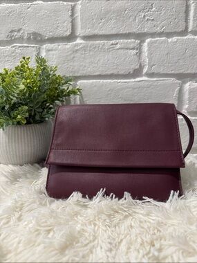 Giani Bernini Nappa Flap Crossbody in Wine